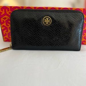 Tory Burch black women’s wallet with gold detailing.